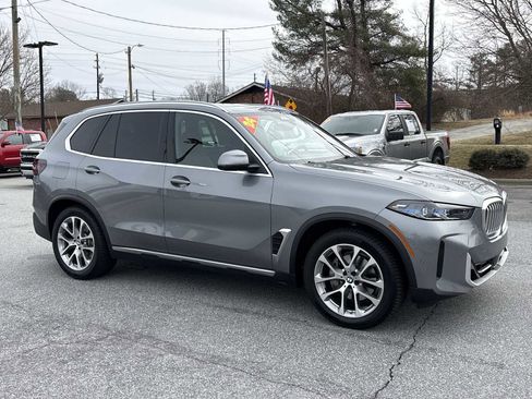 Used 2024 BMW X5 xDrive40i w/ Premium Package AWD/4WD image 2