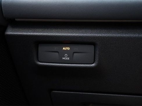 New 2025 Volkswagen Tiguan SE image 20