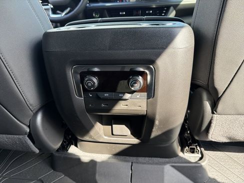 New 2026 Chevrolet Suburban Premier AWD/4WD image 33