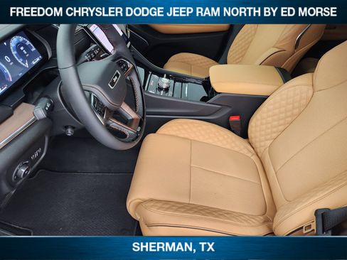 New 2025 Jeep Grand Cherokee Summit image 8