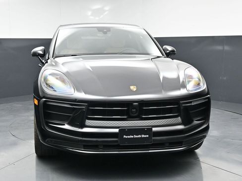 Used 2025 Porsche Macan AWD/4WD image 11