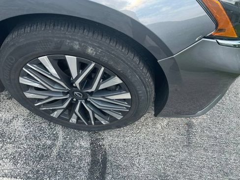 Used 2024 Nissan Altima 2.5 SV FWD image 14