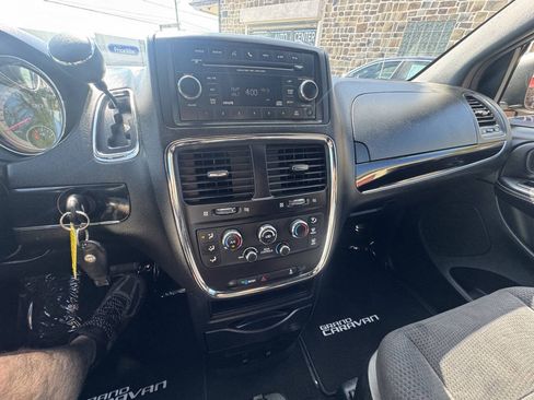 Used 2014 Dodge Grand Caravan SE FWD image 27