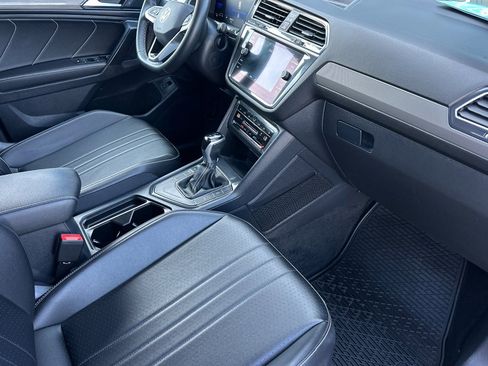 Used 2022 Volkswagen Tiguan SE image 21