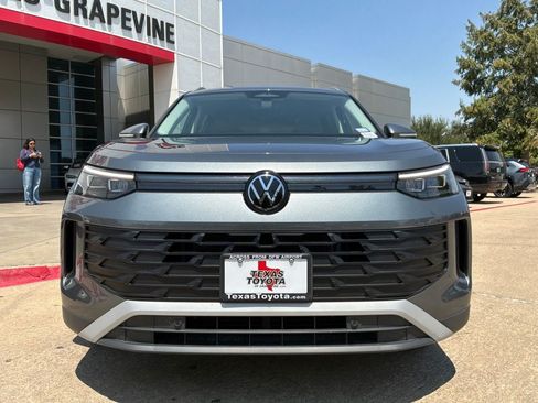 Used 2026 Volkswagen Tiguan SE FWD image 3