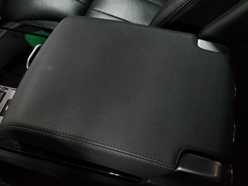 Used 2018 Land Rover Discovery HSE image 49