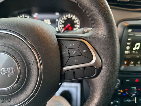 Certified 2022 Jeep Renegade Latitude w/ Convenience Group image 25