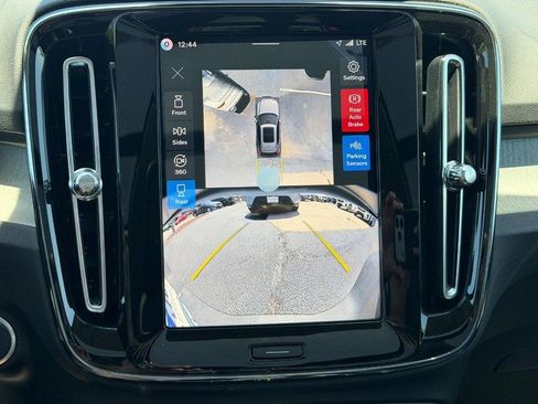 New 2026 Volvo XC40 B5 Plus w/ Climate Package AWD/4WD image 13