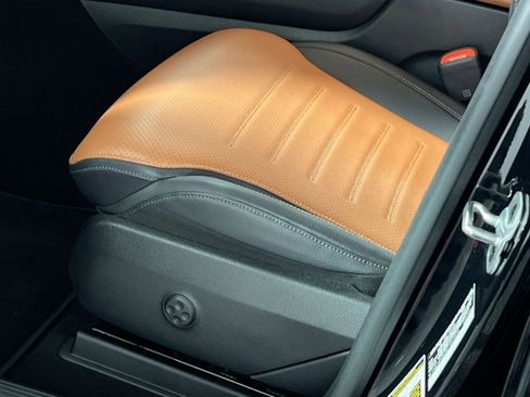 Used 2024 Mercedes-Benz GLC 300 4MATIC image 14