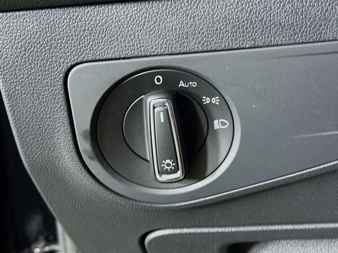 Used 2023 Volkswagen Tiguan SE image 16