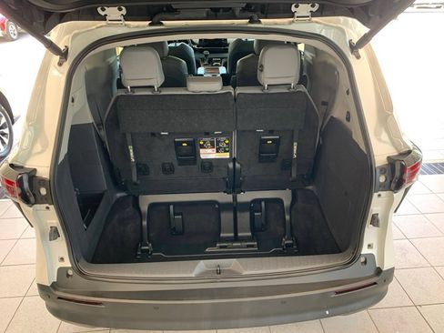 Used 2024 Toyota Sienna XLE w/ XLE Plus Package AWD/4WD image 17