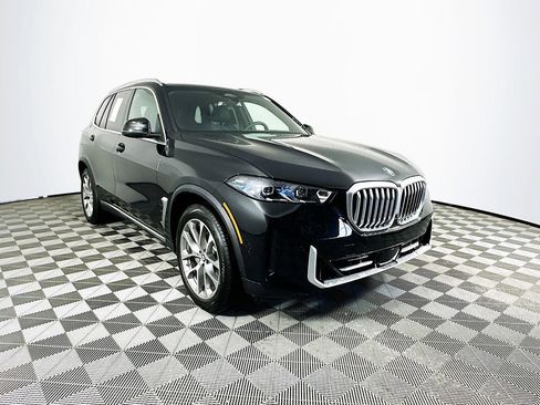 Used 2025 BMW X5 xDrive40i w/ Premium Package image 2