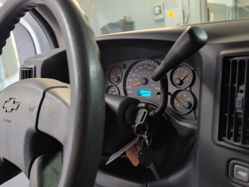 Used 2007 Chevrolet Express 1500 RWD image 37