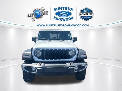 Used 2025 Jeep Gladiator Sport AWD/4WD image 10