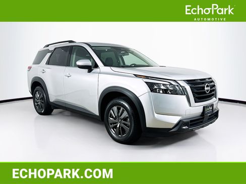 Used 2025 Nissan Pathfinder SV AWD/4WD image 1