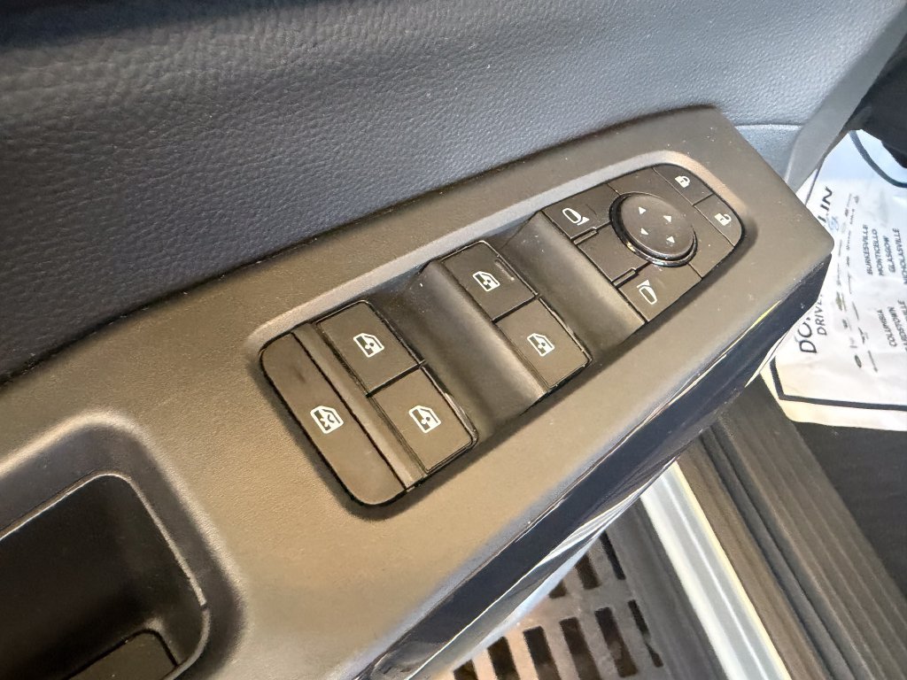 Used 2025 Nissan Pathfinder SV AWD/4WD image 11
