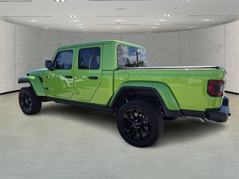 Used 2025 Jeep Gladiator Sport image 5