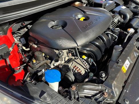 Used 2013 Hyundai Elantra GLS w/ Preferred Pkg image 30