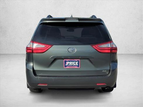 Used 2018 Toyota Sienna XLE image 6