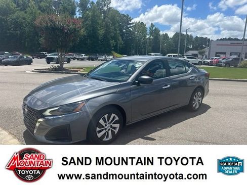Used 2025 Nissan Altima 2.5 S FWD image 6