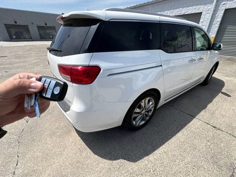 Used 2018 Kia Sedona SX Limited FWD image 18