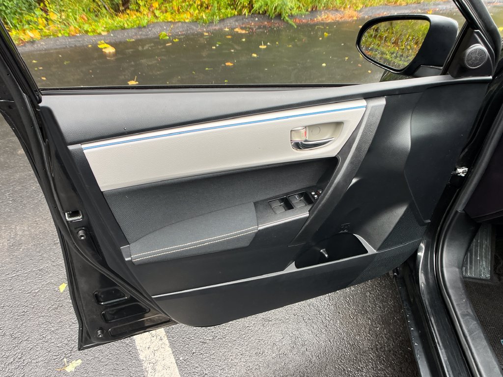Used 2016 Toyota Corolla LE FWD image 11
