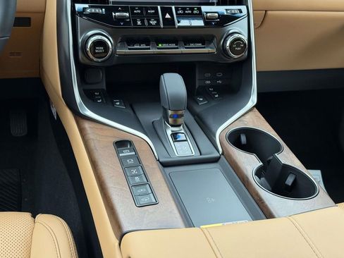 Used 2026 Lexus LX 700h Luxury image 15