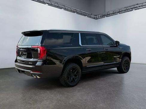 Used 2025 GMC Yukon XL Denali Ultimate AWD/4WD image 3