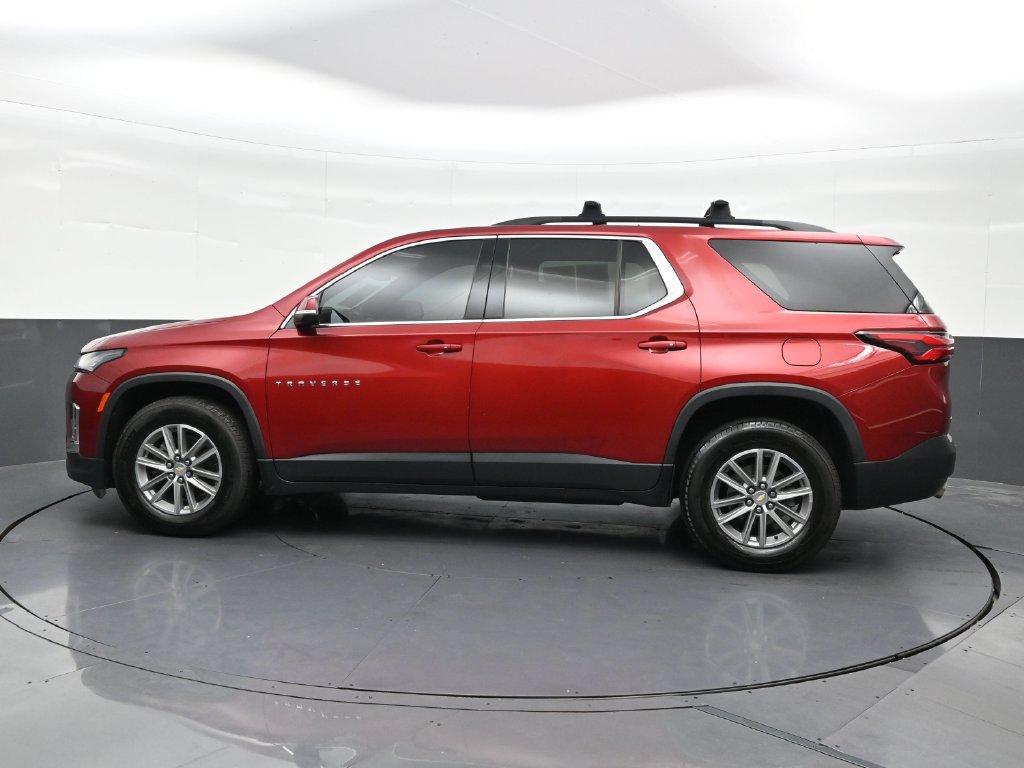 Used 2022 Chevrolet Traverse LT FWD image 2