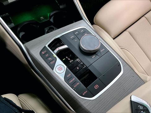 Used 2025 BMW 330i Sedan w/ Premium Package image 36