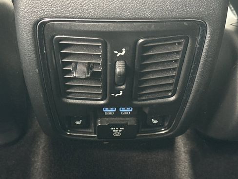 Used 2018 Jeep Grand Cherokee Limited image 43