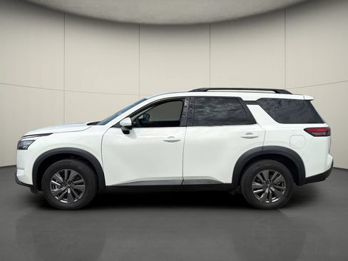 Used 2024 Nissan Pathfinder SV FWD image 4