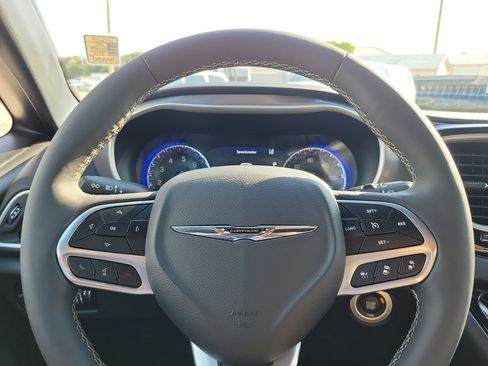 Used 2026 Chrysler Pacifica Select FWD image 17
