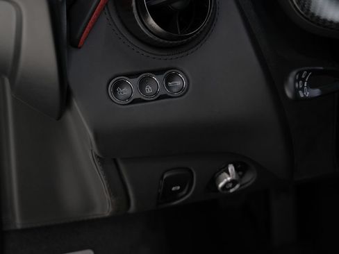 Used 2024 McLaren 750S Spider RWD image 43