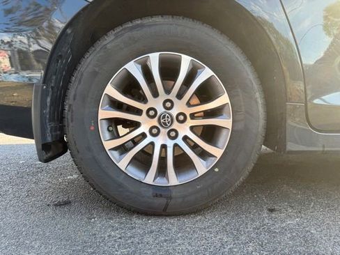 Used 2019 Toyota Sienna XLE FWD image 17