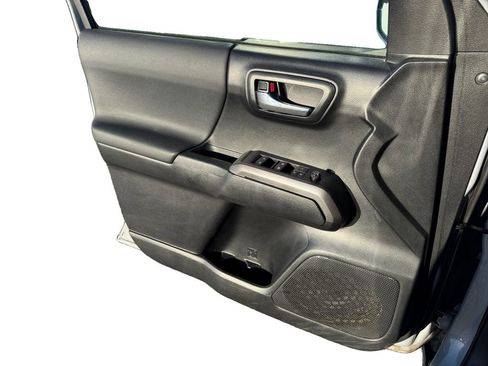 Used 2021 Toyota Tacoma TRD Sport image 17