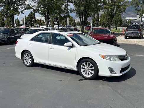 Used 2014 Toyota Camry XLE w/ Leather Package FWD image 14