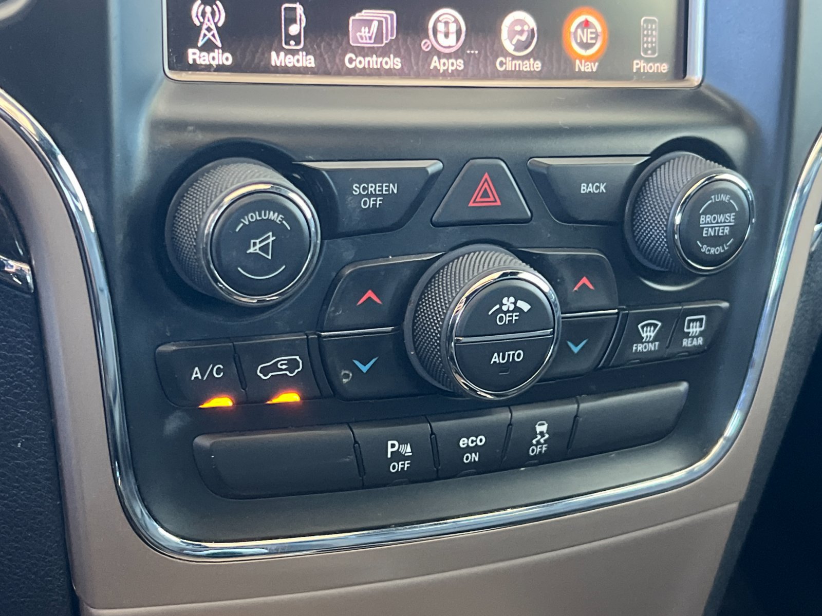 Used 2015 Jeep Grand Cherokee Overland RWD image 21