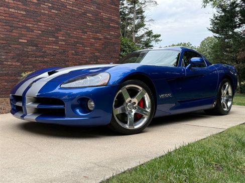 Used 2006 Dodge Viper SRT-10 RWD image 2