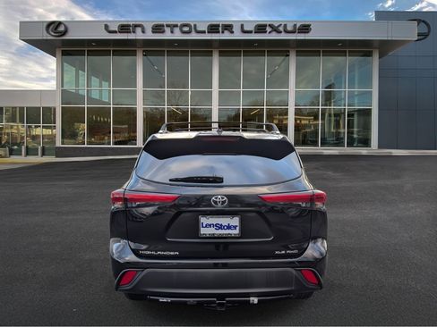 Used 2022 Toyota Highlander XLE image 4