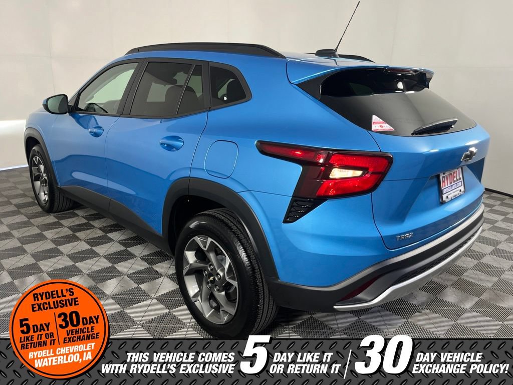 Used 2025 Chevrolet Trax LT w/ LT Convenience Package FWD image 13