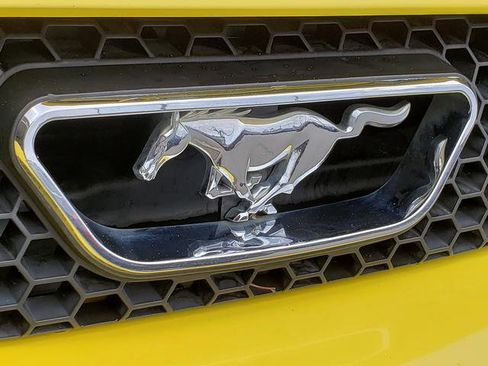 Used 2001 Ford Mustang Convertible image 10