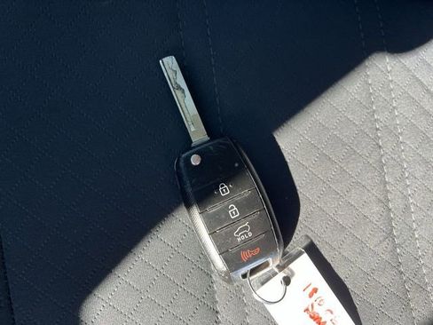 Used 2020 Kia Sorento LX image 25