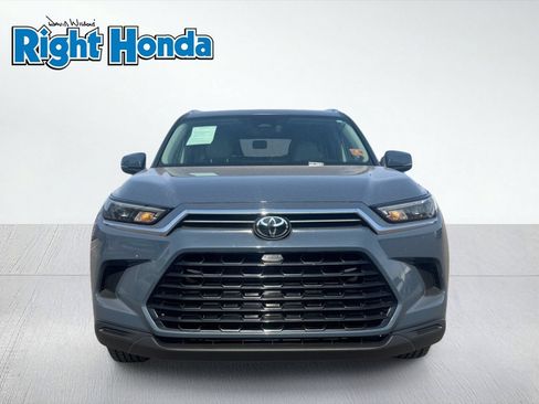 Used 2025 Toyota Grand Highlander AWD image 10
