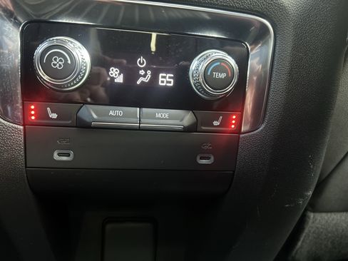 Used 2022 GMC Yukon AT4 AWD/4WD image 34