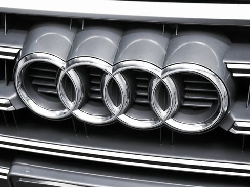 Used 2018 Audi SQ5 Premium Plus w/ Navigation Package image 96