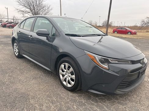 Used 2025 Toyota Corolla LE image 1