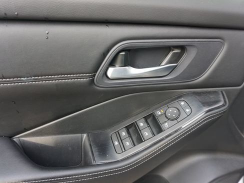 Used 2024 Nissan Rogue SV w/ SV Premium Package FWD image 4