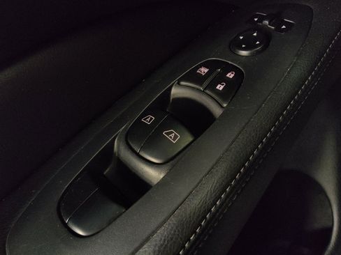 Used 2019 Nissan Pathfinder SV image 27