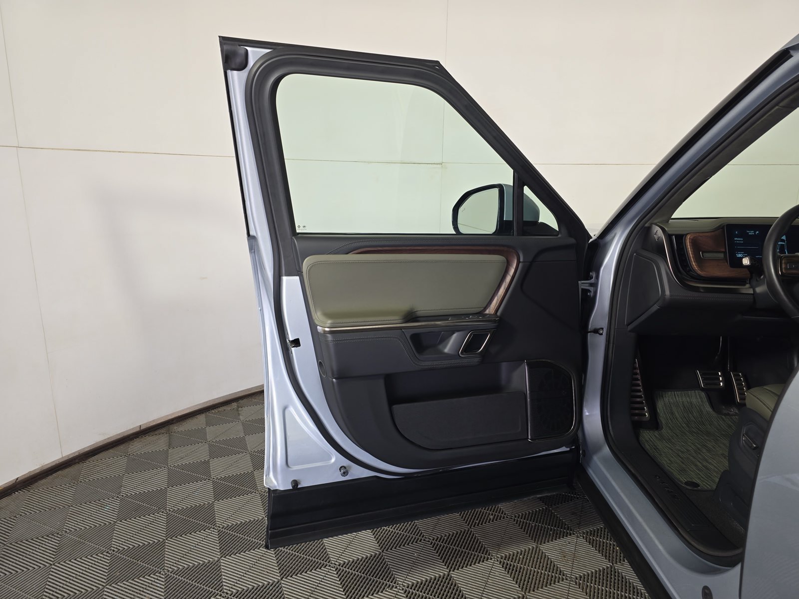 Used 2023 Rivian R1T Adventure Quad AWD/4WD image 16